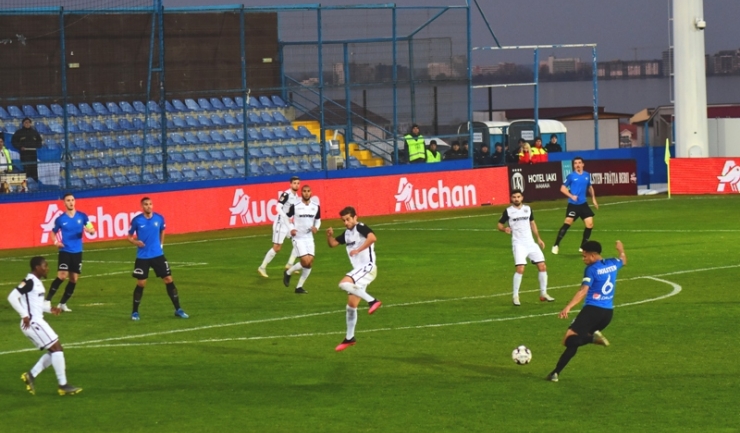 FC Voluntari s-a apropiat la patru puncte de Viitorul, care are un meci mai puţin disputat
