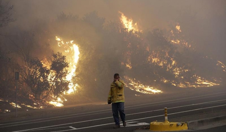 Incendiile de vegetație din California au dus la evacuarea a 200.000 de locuitori