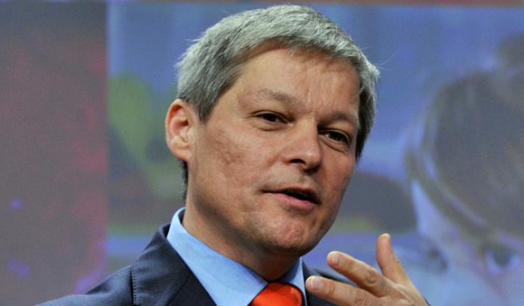 Dacian Cioloș i-a tras scaunul de premier lui Cătălin Predoiu și l-a lăsat veșnic candidat