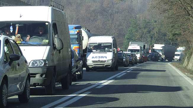 Atenție, șoferi! Trafic aglomerat pe Valea Prahovei