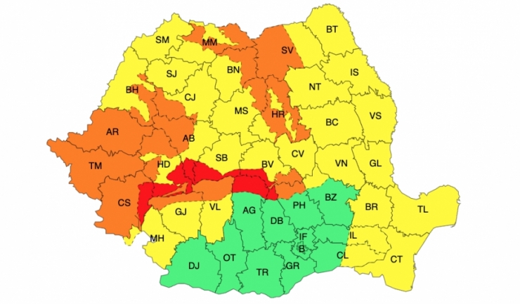 ANM. Cod Roșu și Portocaliu de viscol și ninsori abundente în zonele de munte. Cod galben de vânt în mai multe zone din țară