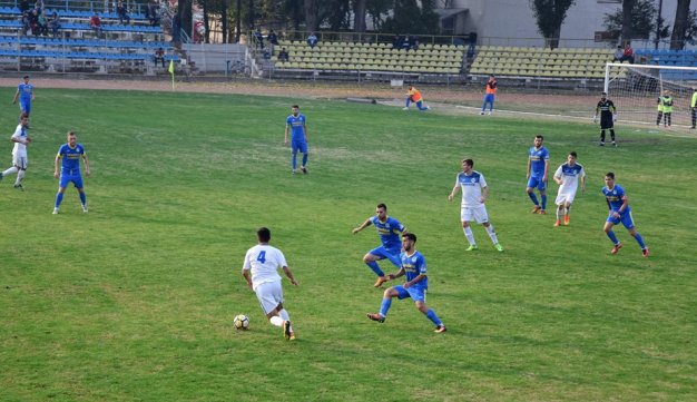 CS Medgidia (echipament alb) a primit golurile în primele zece minute ale meciului de la Slobozia (sursa foto: Facebook Clubul Sportiv Medgidia)