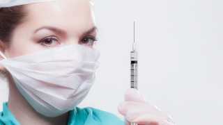 10 mituri legate de vaccinul anti-COVID