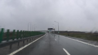 Circulaţie în condiţii de ploaie torenţială pe autostrada A2