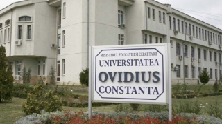 Facultatea de Arte din cadrul Universităţii „Ovidius” din Constanţa, în parteneriat cu Primăria municipiului Constanța, organizează expoziția de artă vizuală și performing, „Antropologia tăcerii. Eroismul uitat”.