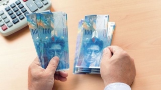 CCR a amânat pronunțarea în cazul conversiei creditelor în franci elvețieni