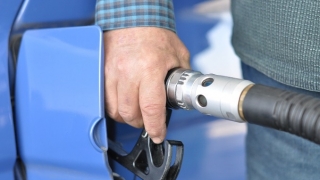 Petroliștii, obligați să majoreze simultan prețurile carburanților