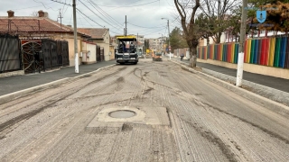 Se asfaltează carosabilul pe strada Pictor Nicolae Grigorescu din Constanța