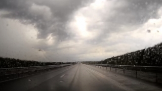 Ploaie torenţială pe autostrada A2 şi pe autostrada A4