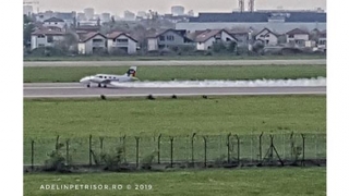 Un avion a luat foc la decolare, pe Aeroportul Băneasa