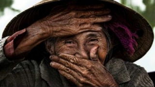 10.000 de dolari pentru o fotografie cu o bătrână vietnameză