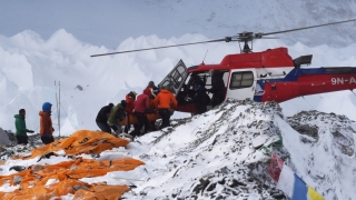 Alți 4 alpiniști au decedat pe Everest! 10 morţi în acest sezon!