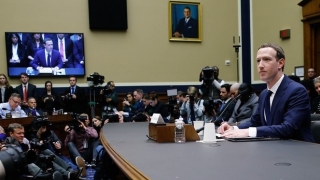 Ce dezvăluie notițele lui Zuckerberg, fotografiate de un reporter la audierea din Congres