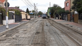 Se asfaltează carosabilul în Constanța, pe strada Liliacului din cartierul Km 4-5