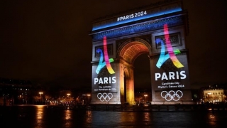 Orașul Paris și-a prezentat spectaculos logo-ul candidaturii