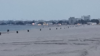 Peste 160 de coşuri de gunoi, montate pe plaja extinsă din Mamaia