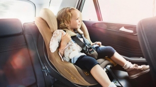 ATENȚIE! Siguranţa copilului în maşină. Greşeli frecvente ale părinţilor!