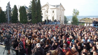 Sute de mii de pelerini din toată țara, la moaştele Sfintei Cuvioase Parascheva!