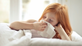 Cum putem face diferenţa între o răceală, gripă şi Covid-19