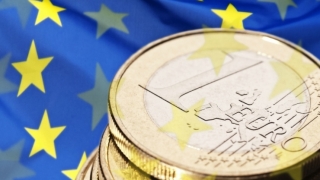 Moneda euro se depreciază la un minim al ultimelor două decenii