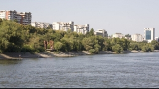 Ploile au amplificat fenomenul de tasare a falezei Dunării la Galați