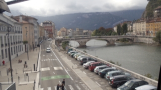 Doi morți și un rănit grav într-un schimb de focuri la Grenoble