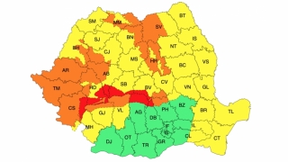 ANM. Cod Roșu și Portocaliu de viscol și ninsori abundente în zonele de munte. Cod galben de vânt în mai multe zone din țară