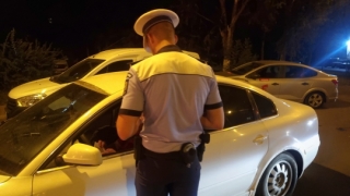 Tânăr de 13 ani, depistat de polițiști în timp ce conducea o mașină prin Constanța