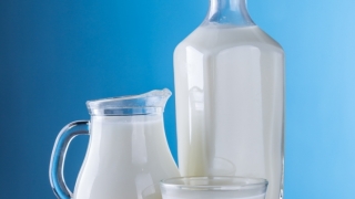 Laptele s-ar putea ieftini cu peste 20%, din mai