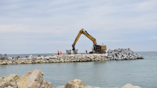 Lucrările de reducere a eroziunii costiere din Eforie continuă în ritm susținut