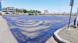 Constanța. Continuă lucrările de asfaltare în parcarea de la Poarta 1