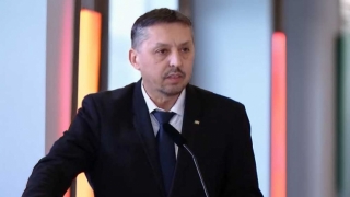 Ministrul Educației: nu susțin interzicerea totală a telefoanelor mobile în școală