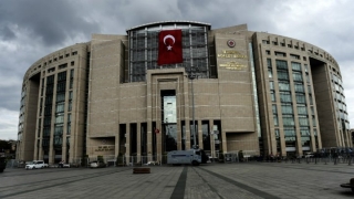 Peste 100 de judecători militari, destituiți în Turcia