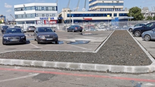 Accesul autovehiculelor, restricționat în două parcări din Constanța
