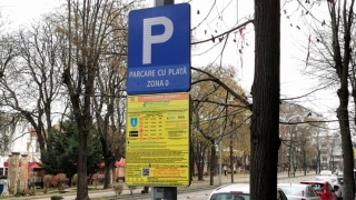 A început înlocuirea indicatoarelor parcărilor cu plată din Constanța
