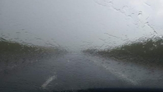 Autostrada A2: ploaie torențială, vizibilitate redusă