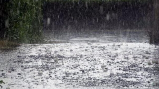 Ploi torenţiale, descărcări electrice, vijelii şi căderi de grindină în toată ţara