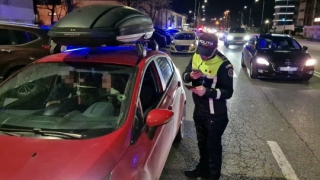 Zeci de amenzi aplicate de polițiștii constănțeni. O femeie, dată în urmărire națională, a fost prinsă de polițiști