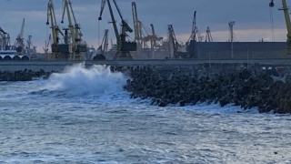 Manevre suspendate în porturile de pe litoral, din cauza vântului