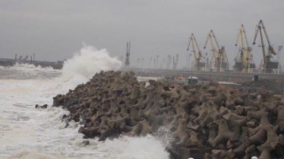 Porturile sunt închise în Județul Constanța, din cauza vântului puternic