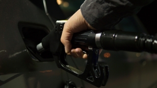 Prețurile carburanților au urcat la aproape același nivel de dinainte de izbucnirea pandemiei