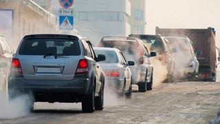 Reducerea cu 45% a emisiilor auto de CO2 până în 2030, nerealistă
