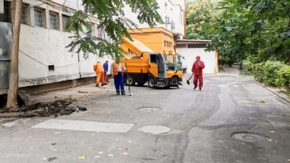 Se desfășoară lucrări de asfaltare în zona Dacia din Constanța