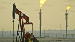 Petrolul s-a scumpit cu peste 7%, luni dimineața
