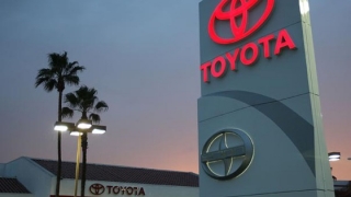 Toyota recheamă peste un milion de maşini hibrid de pe mai multe continente