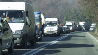 Trafic aglomerat pe DN1. Poliţiştii recomandă folosirea de rute alternative