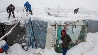 UNHCR, îngrijorată de soarta imigranţilor expuşi la frig în Europa
