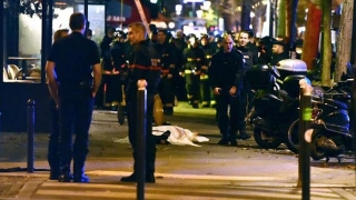 Un nou atentat îngrozeşte Parisul! Teroristul a fost anihilat şi ucis!