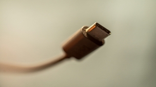 Încărcătorul cu mufa USB-C a devenit obligatoriu pentru toate dispozitivele electronice din Uniunea Europeană