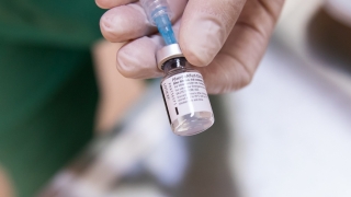 Aproape 700.000 de doze de vaccin Pfizer sosesc luni în România; Constanța va primi peste 60.000 de doze